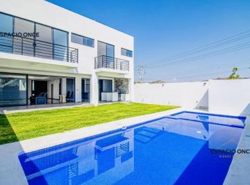 Casa · 380m² · 3 Recámaras · 5 Estacionamientos · Casa en Fraccionamiento Burgos Bugambilias