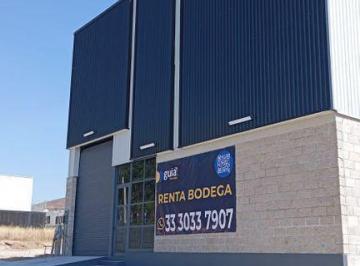 Bodega comercial · 515m² · 4 Estacionamientos · Bodega en Renta en Vista Sur 3