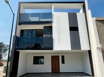 Casa · 120m² · 3 Recámaras · 2 Estacionamientos · Casa en Venta a Unos Pasos de La Udla Sobre Lateral Recta a Cholula Pue