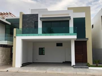 Casa · 220m² · 3 Recámaras · 2 Estacionamientos · Casa en Altabrisa