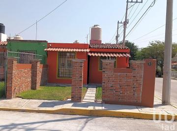 Casa · 60m² · 2 Recámaras · 1 Estacionamiento · Casa en Venta en Xochitepec, Morelos