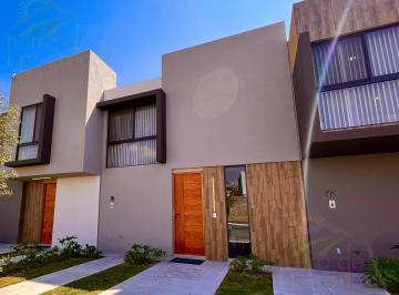 Casa · 106m² · 3 Recámaras · 2 Estacionamientos · Casa con Sala Tv en Pb en Zakia, Querétaro