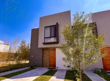 Casa · 115m² · 3 Recámaras · 2 Estacionamientos · Casa de Hermoso Diseño y Sala de Tv en Pb en Zakia, Querétaro