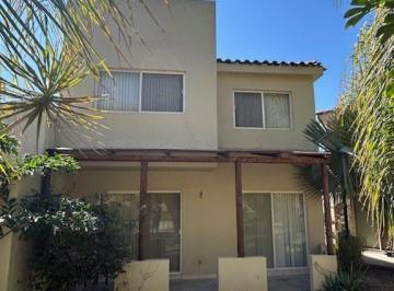 Casa en condominio · 119m² · 3 Recámaras · 2 Estacionamientos · Linda Casa en Venta en Jocotepec, Dentro de Coto con Alberca