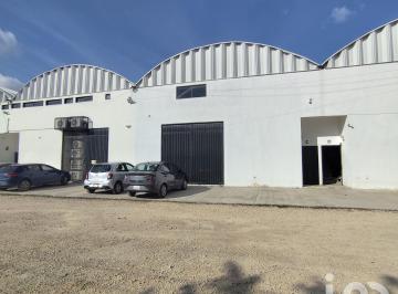 Bodega comercial · 200m² · 1 Recámara · 3 Estacionamientos · Bodega en Venta en Cancún, a Unos m de Av Huayacán