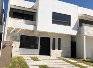 Casa en condominio · 4 Recámaras · 2 Estacionamientos · PH - Altozano El Nuevo Queretaro