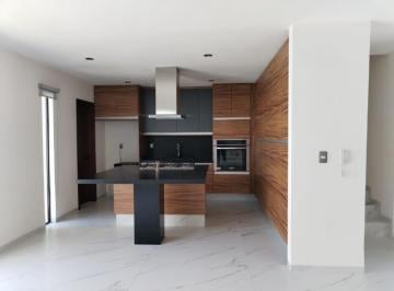 Casa · 177m² · 4 Recámaras · 2 Estacionamientos · Hermosa Casa en San Angel