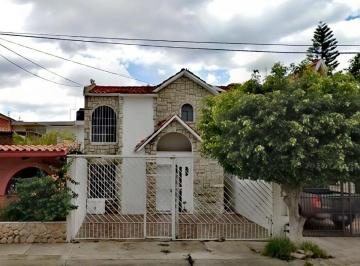 Casa de 3 habitaciones, León · Casa en Venta en Misión de San José, León, Guanajuato.