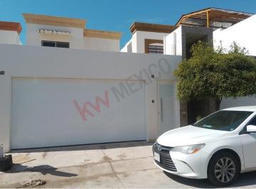 Casa · 112m² · 2 Recámaras · 2 Estacionamientos · Casa en Fraccionamiento Floresta