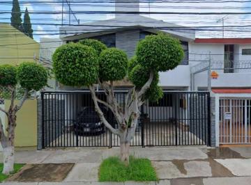 Casa de 4 habitaciones, Guadalajara · Casa en Venta en Bosques de La Victoria, Guadalajra, Jalisco.
