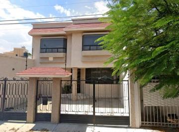Casa de 4 habitaciones, Querétaro · Preciosa Casa en Venta Ubicaa en Calesa, Querétaro