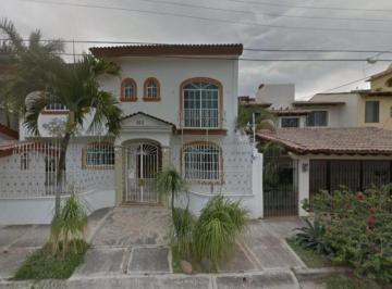 Casa de 5 habitaciones, Puerto Vallarta · Bonita Casa en Venta Ubicada en Diaz Ordaz, Puerto Vallarta