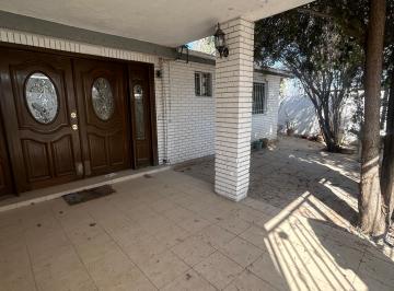 Casa de 5 habitaciones, Saltillo · En Venta Cómoda Casa en Jardines del Lago