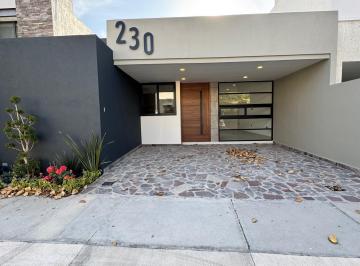 Casa · 193m² · 2 Recámaras · 2 Estacionamientos · Casa en Venta Residencial Lomas Punta del Este, León Guanajuato