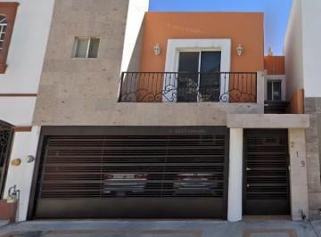 Casa de 3 habitaciones, Monterrey · Bonita Casa en Una Exelente Ubicacion Cerca de Escuelas Parques y Hospitales