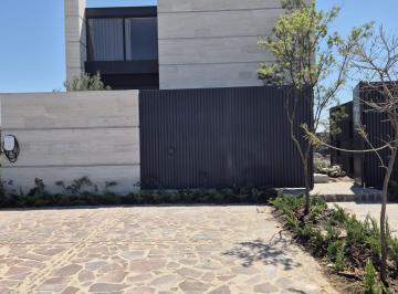 Fachada · Casa en Venta en El Fraccionamiento La Campiña Francesa, Léon Guanajauato.