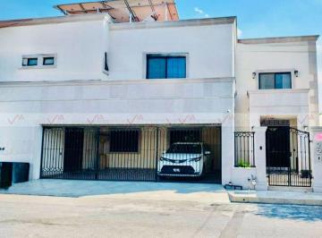 Casa · 385m² · 4 Recámaras · 3 Estacionamientos · Casa en Venta en El Roble