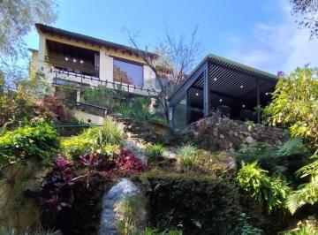 Casa en condominio · 580m² · 5 Recámaras · 3 Estacionamientos · Casa con Alberca, Vista Al Bosque y Al Río en Avándaro