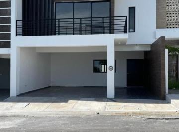 Casa · 225m² · 4 Recámaras · 2 Estacionamientos · Casa en Venta en Lomas de La Rioja Riviera Veracruzana Alvarado Veracruz