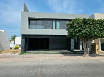 Casa · 428m² · 3 Recámaras · Casa en Pedregal Fase 1