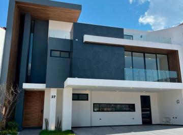Casa · 332m² · 4 Recámaras · 2 Estacionamientos · Casa en Venta en Lomas de Angelopolis