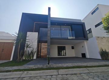Casa en condominio de 4 habitaciones, San Andrés Cholula · Casa en Venta con Recámara en Planta Baja, Cascatta, Lomas de Angelópolis III