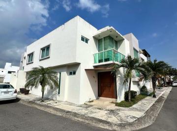 Casa · 253m² · 3 Recámaras · 2 Estacionamientos · Casa en Lomas Residencial