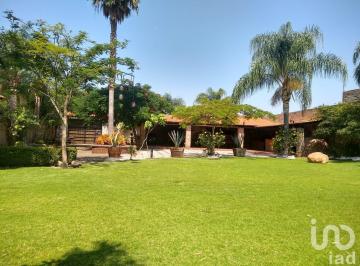 Rancho · 300m² · 1 Recámara · 10 Estacionamientos · Casa de Campo con Terraza en Venta Lomas de Montechelo en Zapopan Jalisco