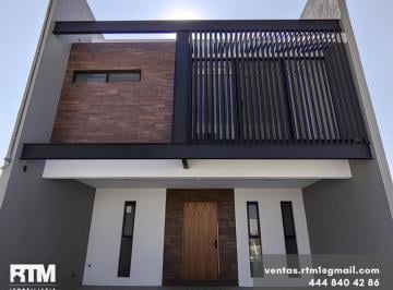 Casa · 225m² · 3 Recámaras · 2 Estacionamientos · Se Vende Casa a Estrenar en Cennet