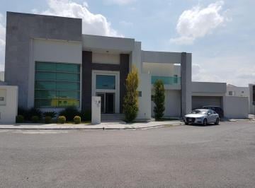 Casa de 4 habitaciones, Saltillo · Se Renta Hermosa Casa con Alberca en Fracc. Privado Al Norte de Saltillo