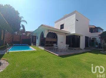 Casa · 439m² · 3 Recámaras · 2 Estacionamientos · Venta de Residencia en Fraccionamiento Campestre El Paraíso