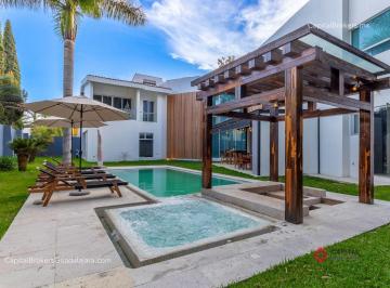 Casa en condominio de 5 habitaciones, Zapopan · Casa de Venta de Lujo en Valle Real con Alberca