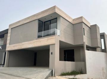Casa · 450m² · 3 Recámaras · 3 Estacionamientos · Casa en Bosques de Las Misiones Sector Reserva