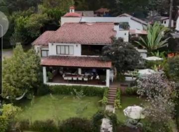 Casa de 4 habitaciones, Valle de Bravo · Casa en Venta en Valle de Bravo Avándaro