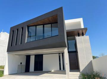 Casa de 3 habitaciones, Monterrey · Casa en Venta en Monterrey Zona Carretera Nacional