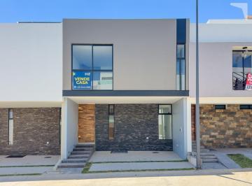 Casa · 200m² · 3 Recámaras · 2 Estacionamientos · Casa en Venta Capital Norte