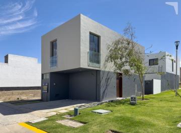 Casa en condominio · 159m² · 3 Recámaras · 2 Estacionamientos · Casa Al Lado de La Casa Club 147