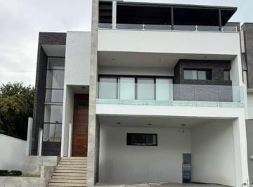 Casa de 4 habitaciones, Monterrey · Casa en Venta en Monterrey Zona Carretera Nacional Carolco
