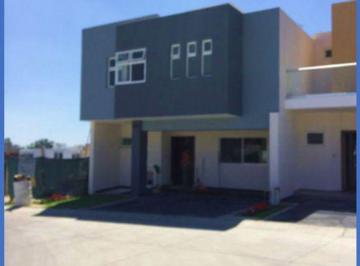 Casa en condominio de 4 habitaciones, Zapopan · Casa en Renta Dentro de Coto Frente Al Parque Metropolitano
