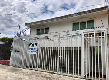 Local comercial de 3 habitaciones, Zapopan · Local Comercial con 2 Departamentos en Col Las Aguilas