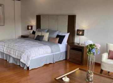 Casa de 4 habitaciones, Valle de Bravo · Hermosa Casa en Venta Avandaro