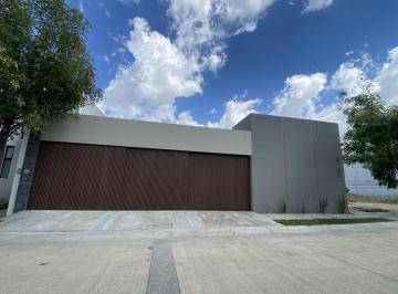 Casa · 308m² · 3 Recámaras · 3 Estacionamientos · Casa de Una Planta en Cañada del Refugio
