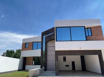 Casa 530m² Venta Fraccionamiento Jardines de Versalles · Casa en Venta con Alberca Frente a Área Verde en Privado Al Norte