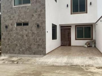 Casa · 127m² · 3 Recámaras · 1 Estacionamiento · Casa en Los Lirios