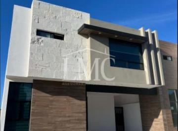 Casa de 4 habitaciones, Saltillo · Se Vende Hermosa Casa a Estrenar en Fracc Privado Al Norte de Saltillo