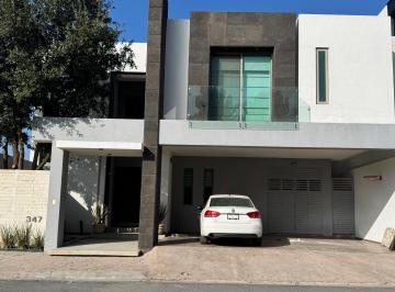 Casa de 3 habitaciones, Saltillo · Amplia Casa en Renta en Misiones II