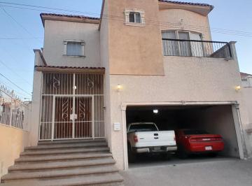 Casa · 400m² · 5 Recámaras · 3 Estacionamientos · Casa en Fraccionamiento Las Fuentes