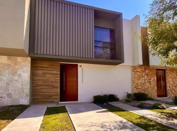 Casa · 119m² · 3 Recámaras · 2 Estacionamientos · Oportunidad! Hermosa Casa en Zibata, Querétaro