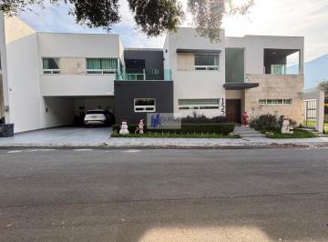 Casa de 3 habitaciones, Monterrey · Casa en Venta de Valle de Cristal Carretera Nacional