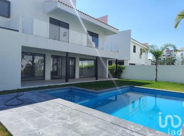 Casa · 390m² · 3 Recámaras · 3 Estacionamientos · Fraccionamiento Paraíso Country Club, Casa en Venta, Emiliano Zapata, Morelos